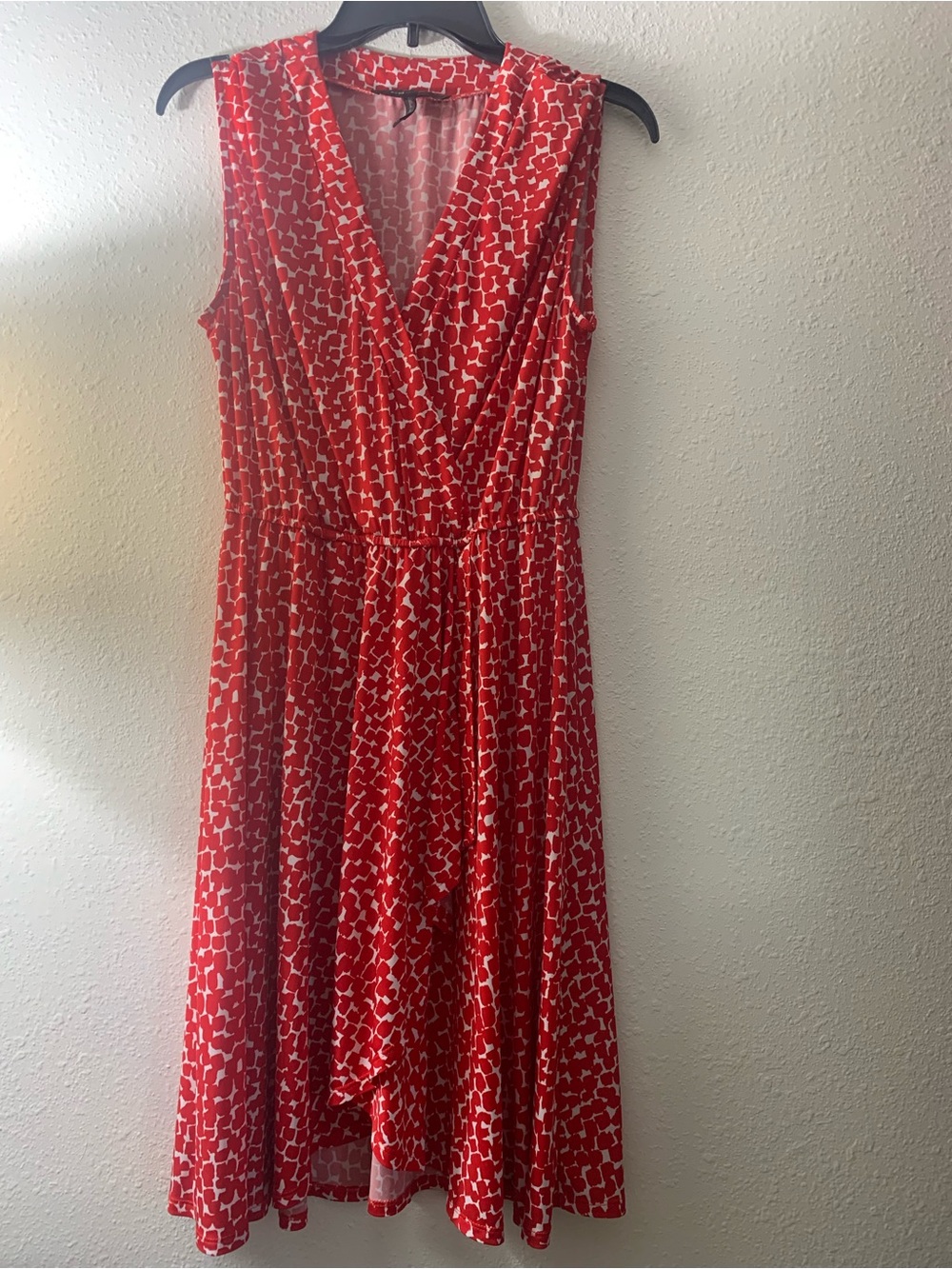 BCBGMaxAzria Red and White Sleeveless Wrap Midi Dress